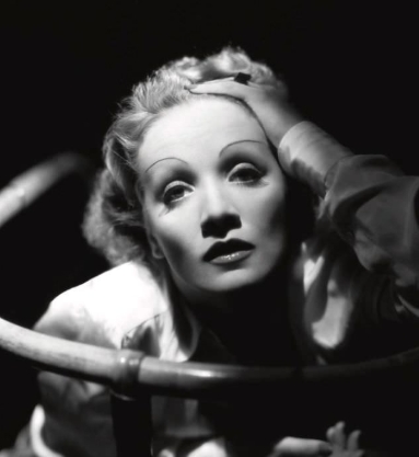 A naked star in the White House pool A naked star in the White House pool